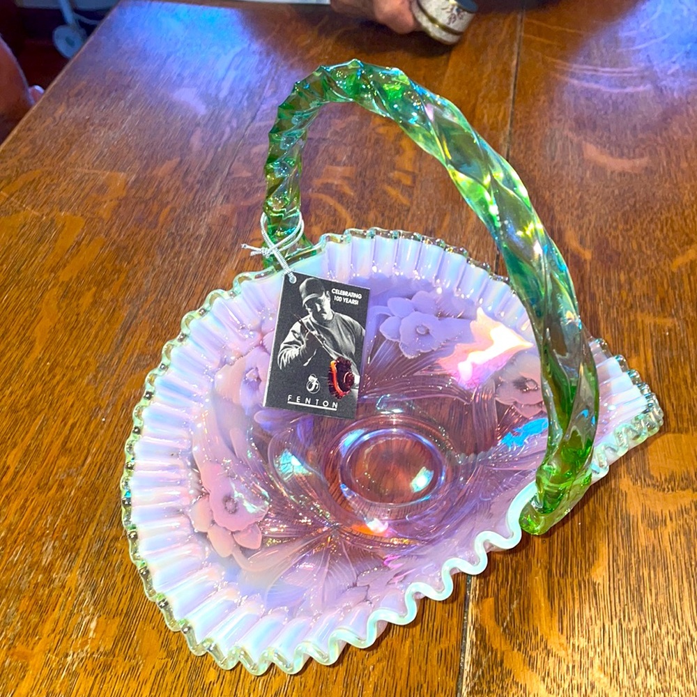 NWT Fenton Art Glass Madris Pink Opalescent